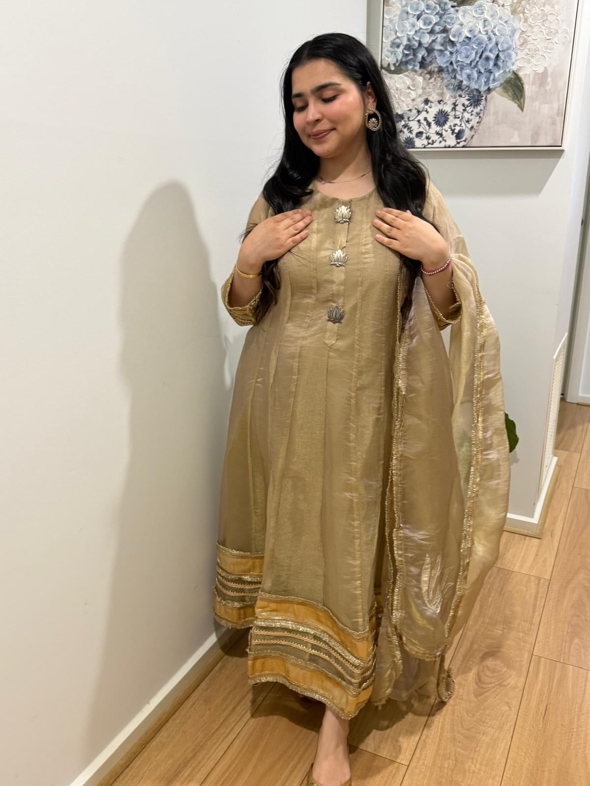 Nidhi (golden)