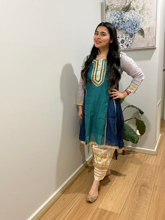 Kareena Viral Suit